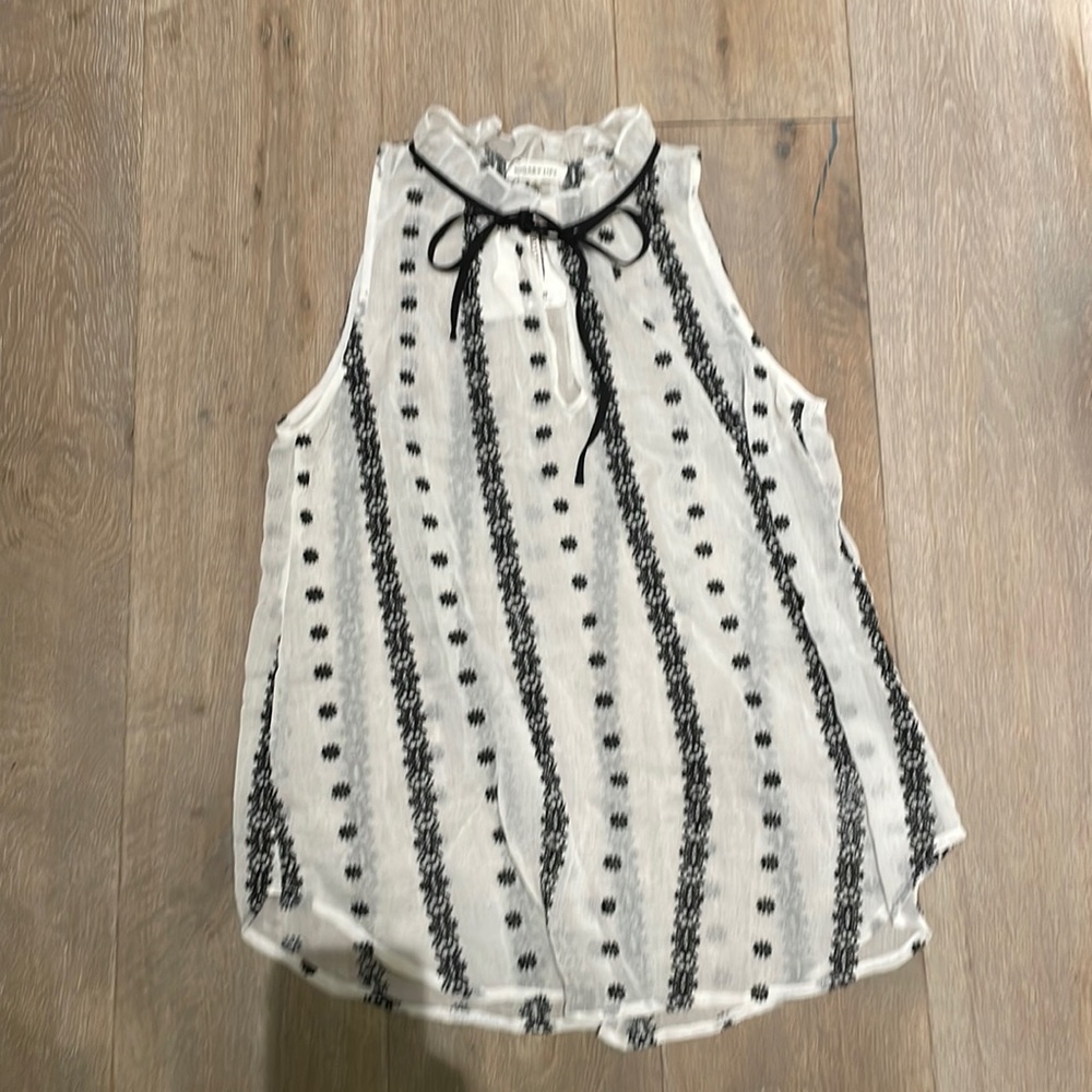 Sleeveless blouse